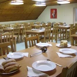 Ezüstfenyő Turistaszálló Halimba - Vendéglátás