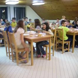 Ezüstfenyő Turistaszálló Halimba - Vendéglátás