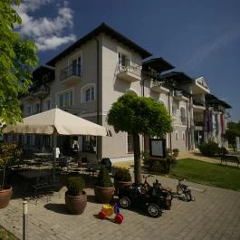 Hotel Xavin Harkány - Medence/kert