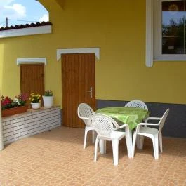 Csombó Apartman Hévíz - Medence/kert