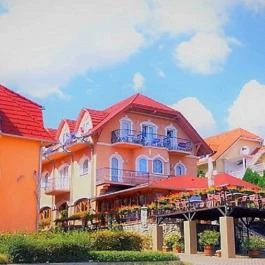 Főnix Wellness Panzió Hévíz - Medence/kert