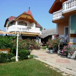 Joker Villa Apartmanház Hévíz - Medence/kert