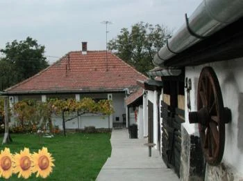 Holló Vendégház Hollókő