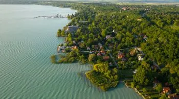 Egy balatoni település, ahol a tenger mellett érezheted magad: Balatonvilágos