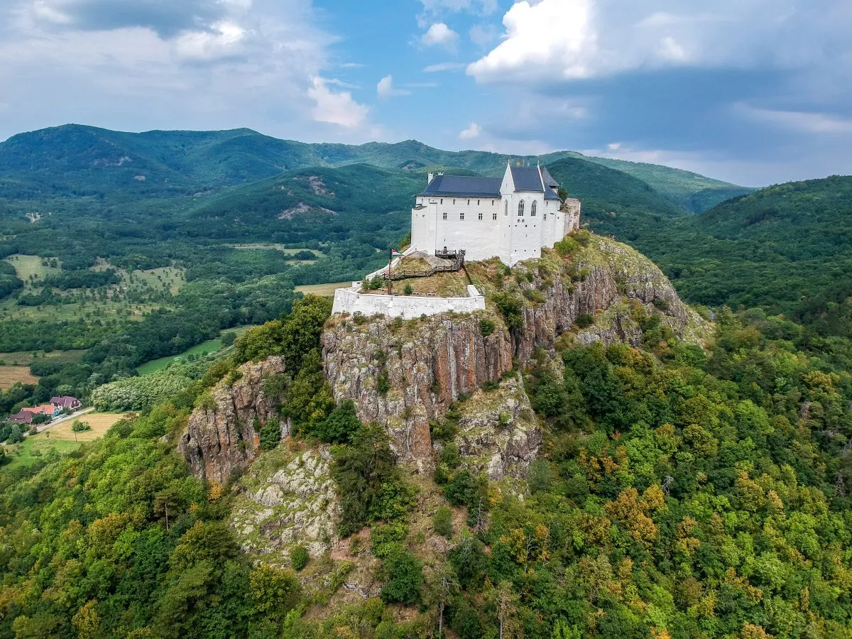 A Zemplén büszkesége: Füzér vára, amit Magyarország 7. természeti csodája övez