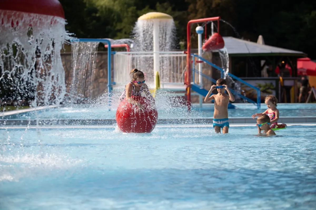 Így vészeld át a nyár legforróbb napjait - TOP 5 élményfürdő Magyarországon