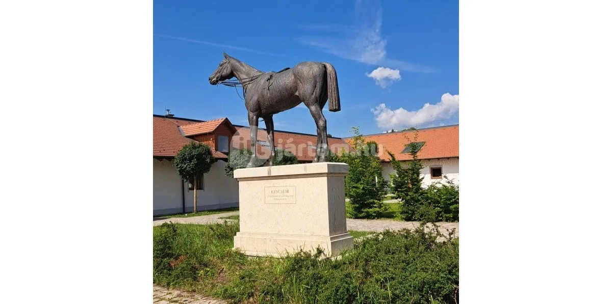 Kincsem szobor Gödön