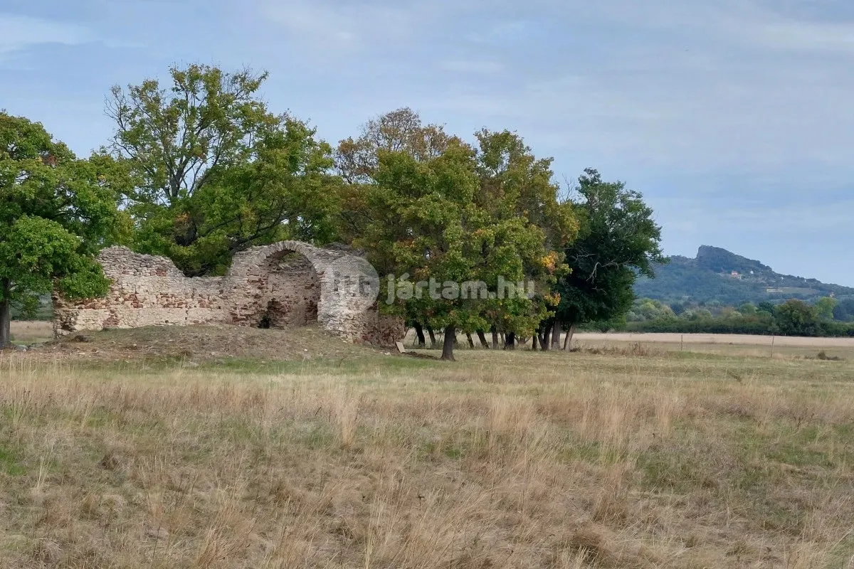 Romtemplomtúrák a Balaton északi partján - A sóstókáli templom romja