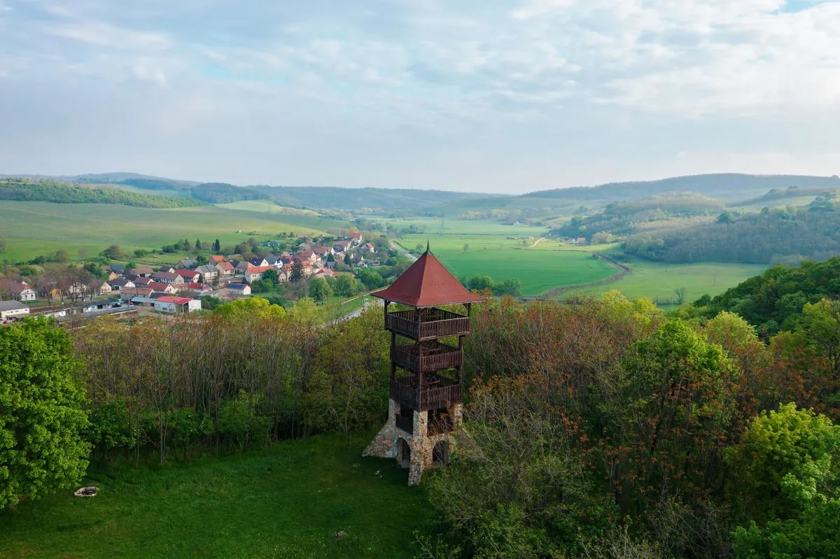 5 kilátó a Mecsekből és a Balatonról mesés kilátással - Várhegy-kilátó (Mecseknádasd)