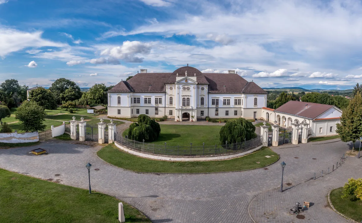 10 magyarországi kastély, ahol elveszhetsz a történelemben - szécsényi Forgách-kastély