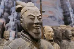Az első kínai császár halhatatlan őreivel, az agyagkatonákkal találkozhatsz Szegeden