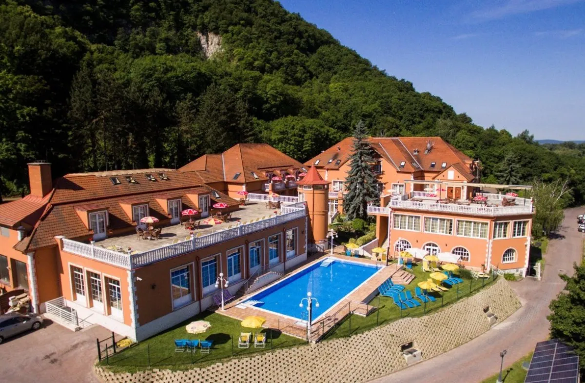 Családbarát wellness hotelek Magyarországon - Hotel Bellevue**** (Esztergom)