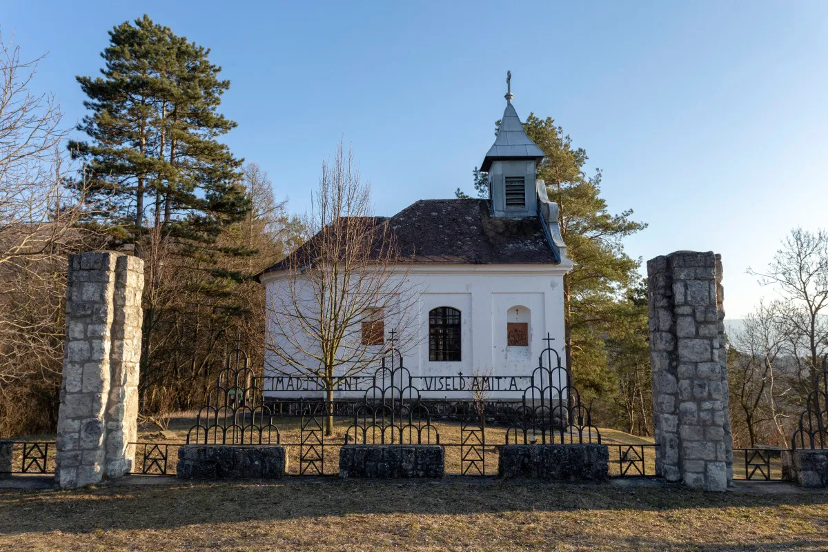 8+1 nevezetesség a káprázatos Zebegényben - Kálvária kápolna