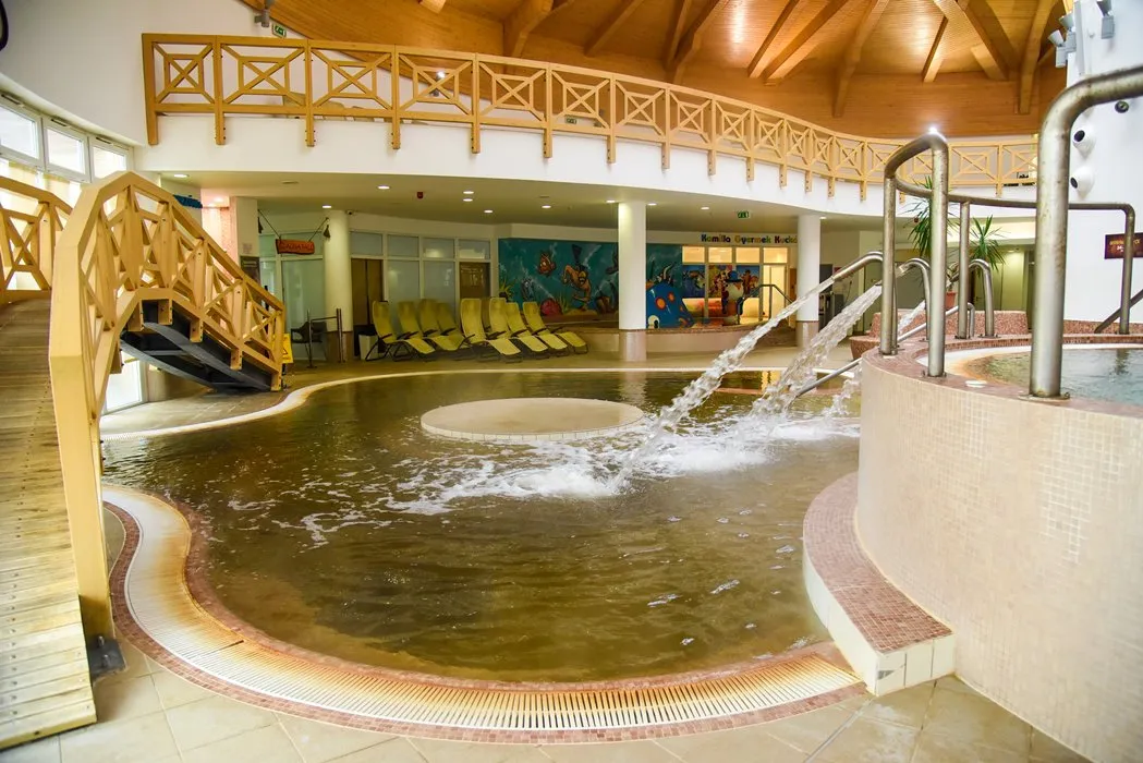 Gyógyvizes medencék a pihenés jegyében - Hotel Kamilla Balmazújváros