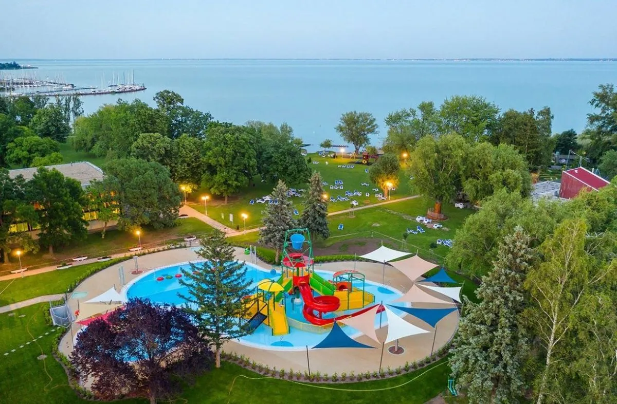 Csobbanjatok családbarát, vízi csúszdás szálláshelyeken! - Danubius Hotel Marina***sup (Balatonfüred)