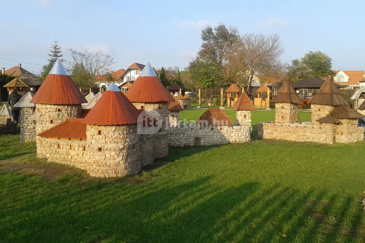 Izgalmas látnivalók a Velencei-tó körül - Várpark és Skanzen (Dinnyés)/ Fotó: ittjartam.hu