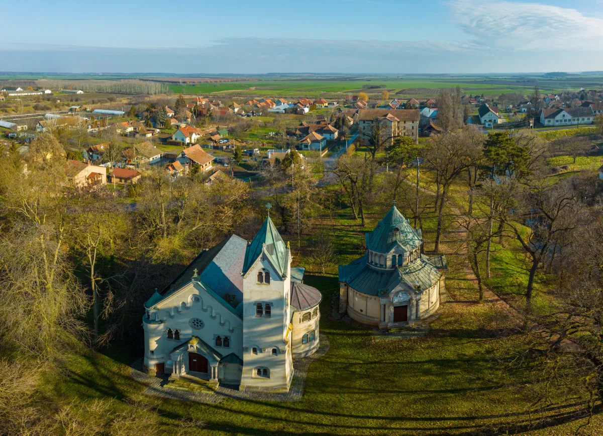 A Wenckheim család építészetének nyomában Magyarországon - Wenckheim Mauzóleum és a Szent Kereszt felmagasztalása templom (Doboz)