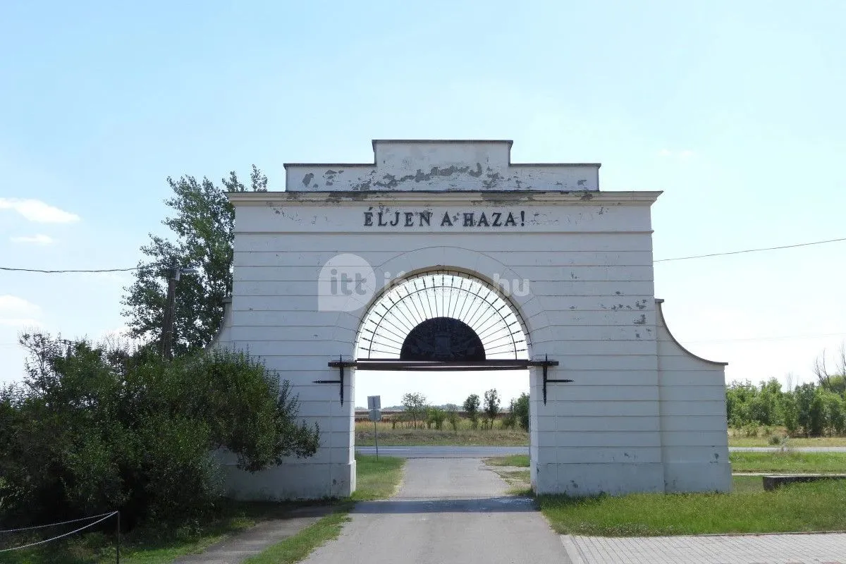 Izgalmas látnivalók Dél-Alföldön - Diadalív (Szabadkígyós)
