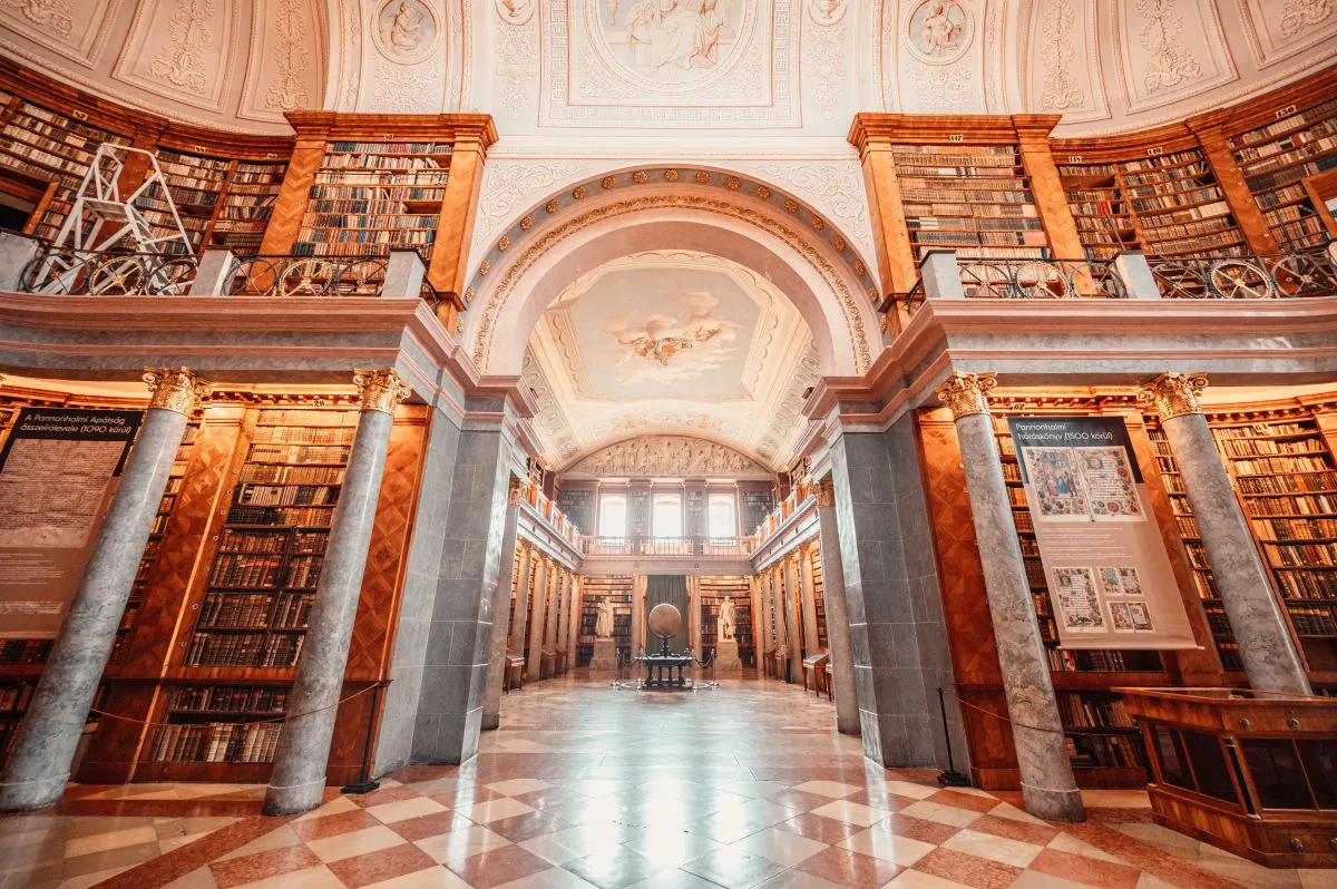 Magyarország legszebb könyvtárai - Főapátsági Könyvtár (Pannonhalma)