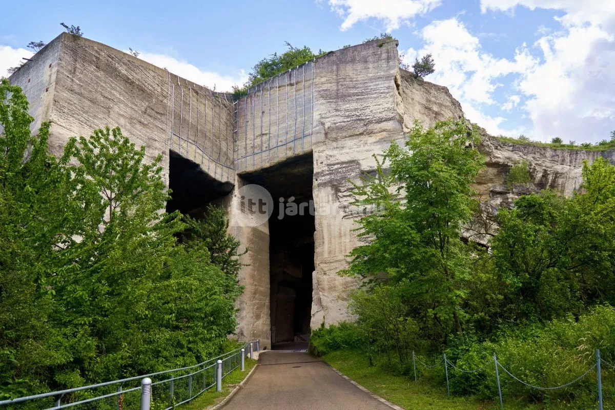 Az egyik kihagyhataltan látnivaló Sopron környékén: Fertőrákosi Kőfejtő és Barlangszínház / Fotó: ittjartam.hu