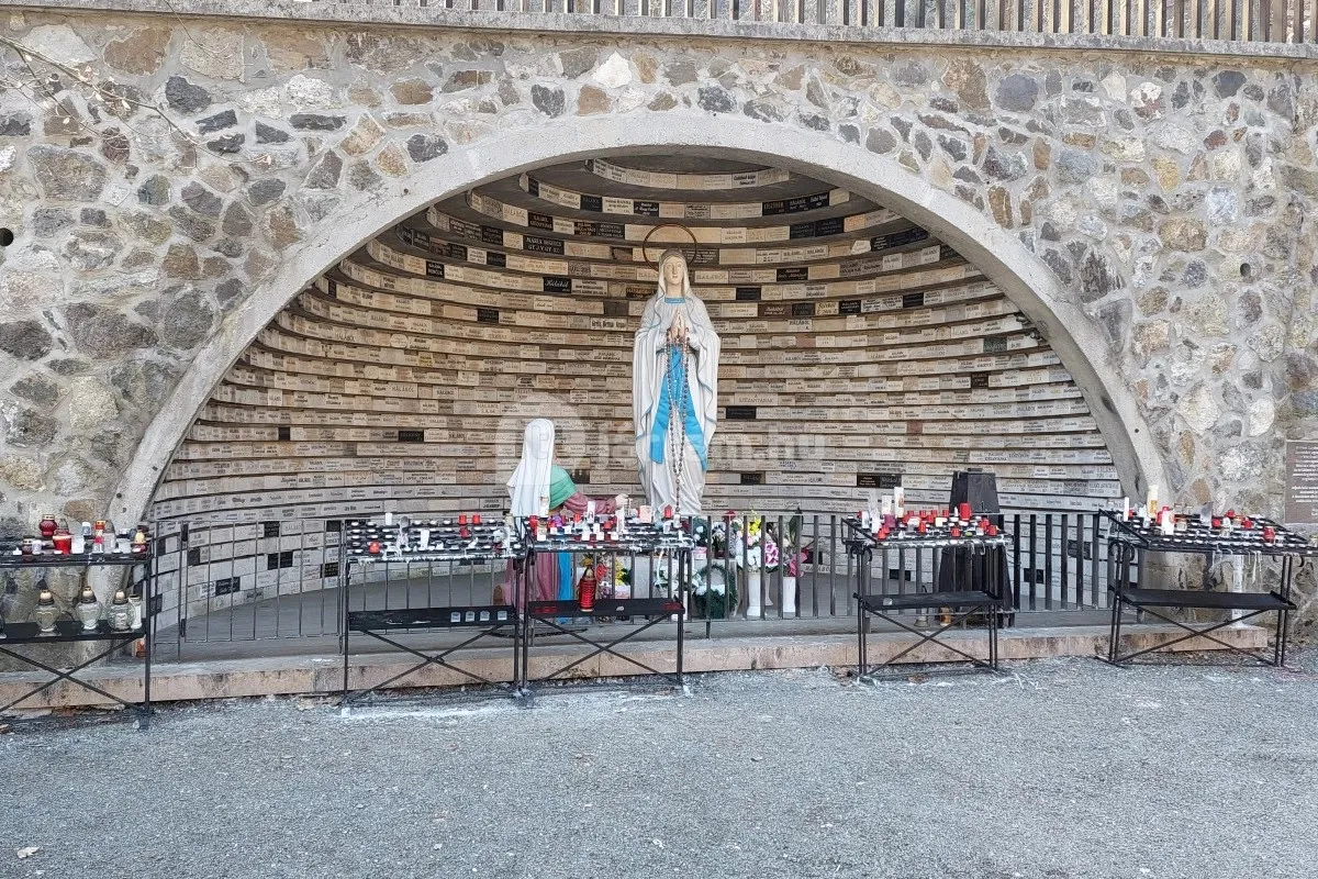 Lelki feltöltődés Magyarország festői zarándokútjain - Lourdes-i barlang (Mátraverebély)
