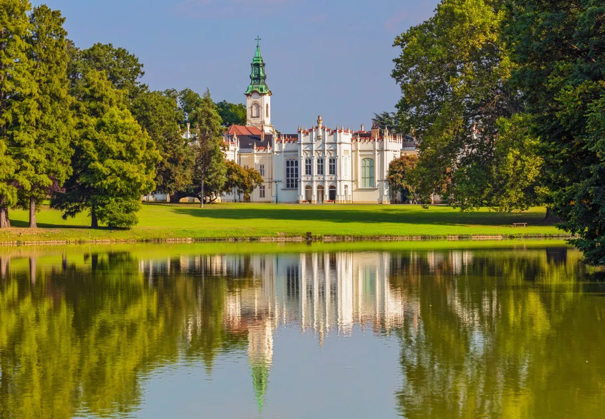 10 lenyűgöző látnivaló és kirándulóhely Budapest környékén - Martonvásár