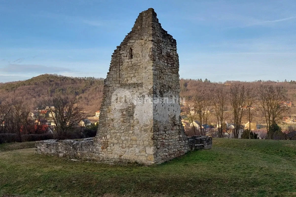 5 középkori templomrom nyomában - csabdi templomrom/ Fotó: ittjartam.hu