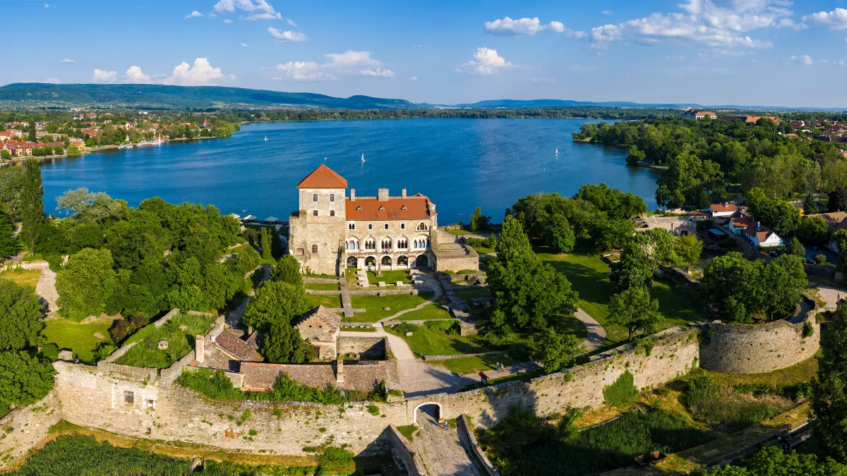 Magyarország legjobb őszi kirándulóhelyei, bármerre is indulnánk el! - Tata