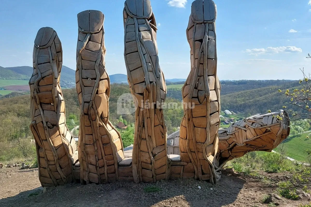 5 látványos kirándulóhely az őszi barangolásokhoz - Kéz-kilátó (Felsőtold)