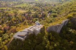 Ördögök építette hegy és a Vértes merész vára – egynapos kirándulások Magyarországon