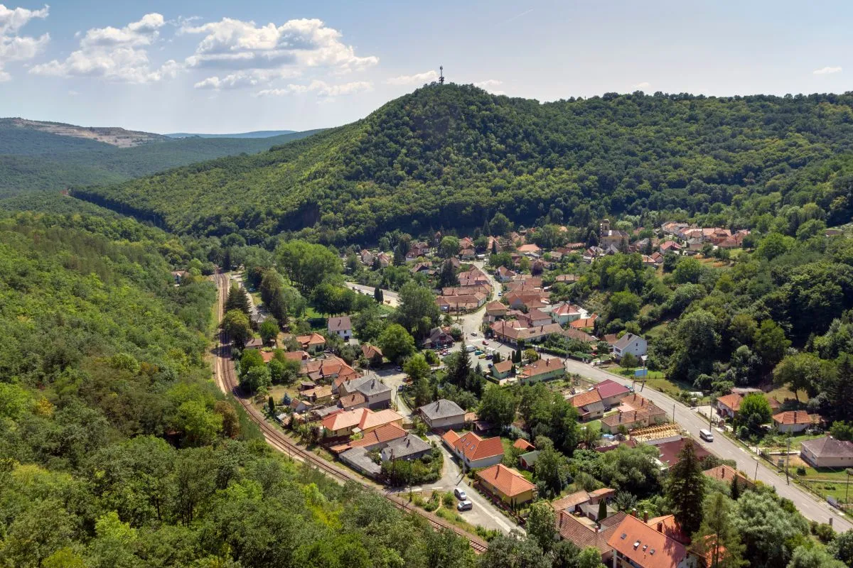 Mesés falvak a hegyvidékek tenyerén - Szarvaskő