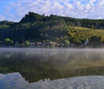 Mesés falvak Magyarországon hegyvidékek tenyerén