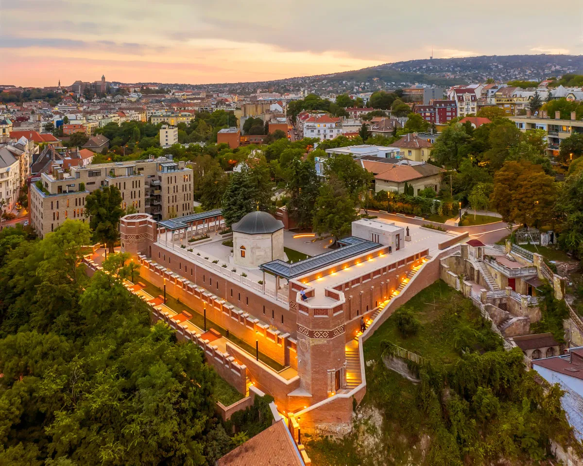 10 panorámapont és kilátó Budapesten - Gül Baba Türbe és Rózsakert