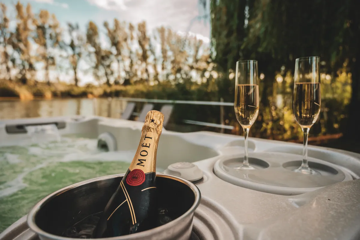 Luxus apartmanok privát jakuzzival - Hercegasszony Birtok Wellness & Garden Mezőtúr
