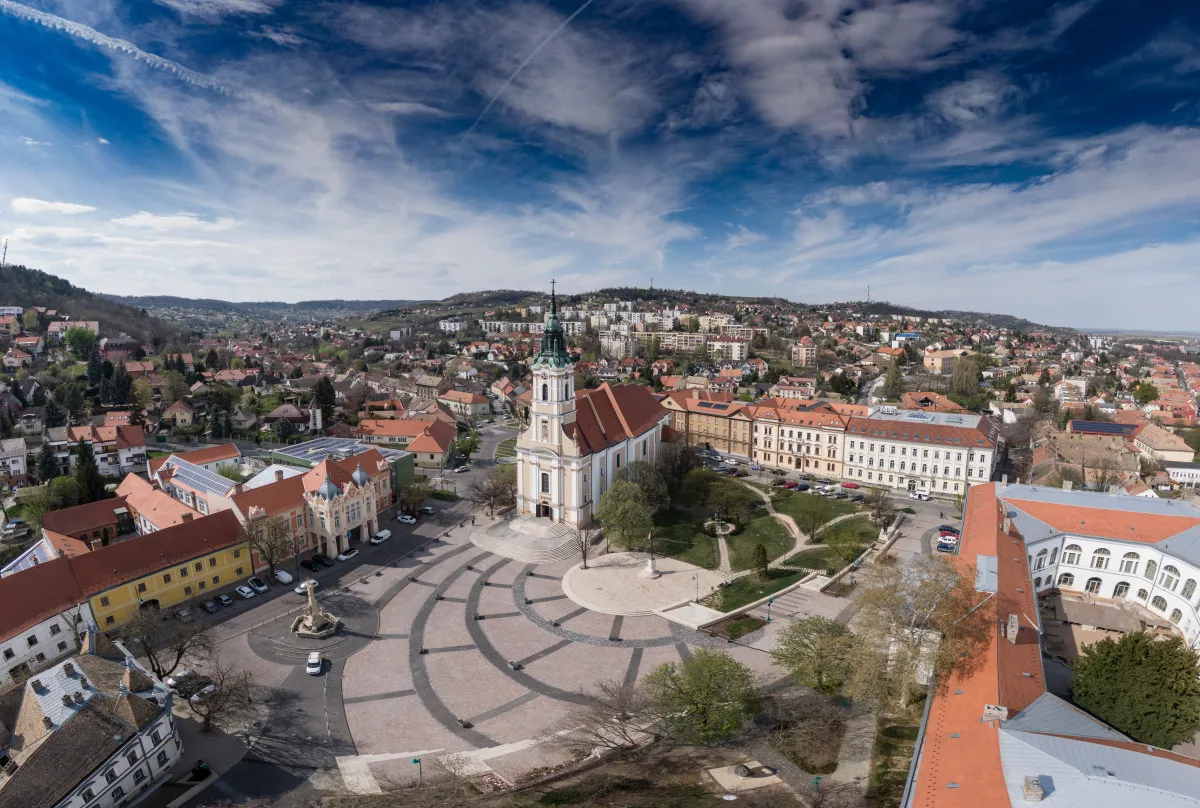 9 városnézős tipp, ami biztosan elvarázsol - szekszárdi Béla király tér