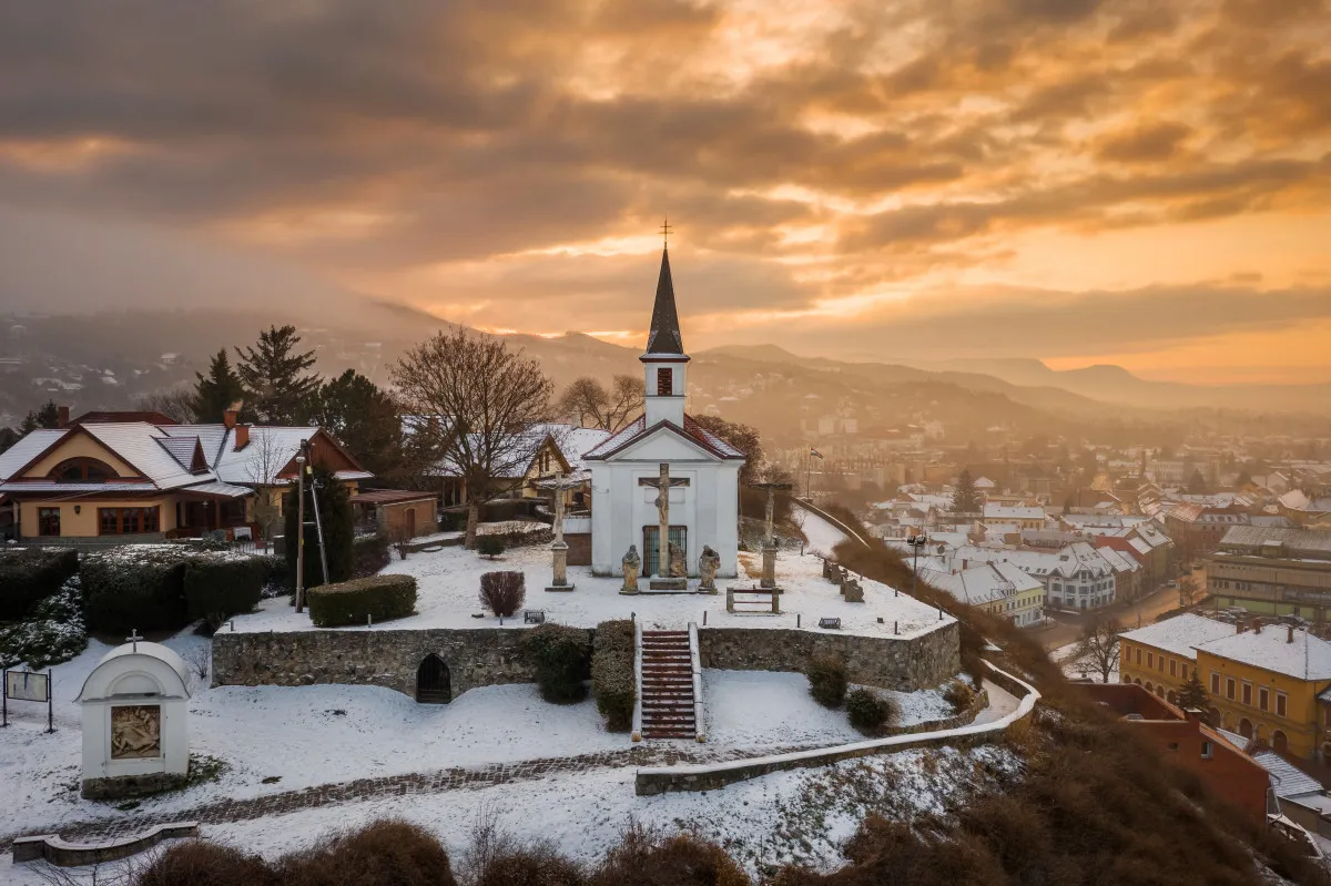 Mesés látnivalók téli köntösbe bújva - Fájdalmas Szűz-kápolna (Esztergom)