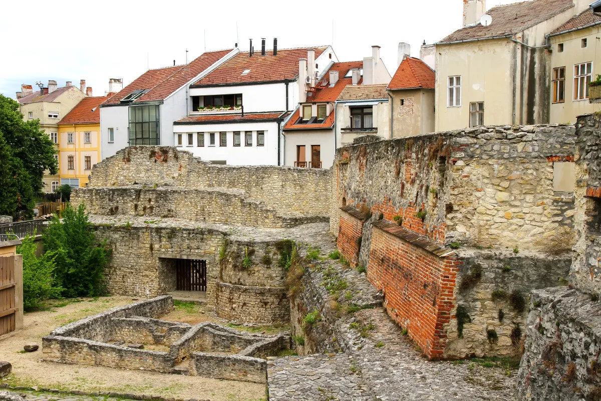 Római kori emlékek - Scarbantia Régészeti Park és Római Kori Kőtár, romkert (Sopron)