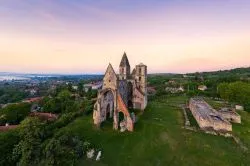 Újjáépülhet a zsámbéki romtemplom 