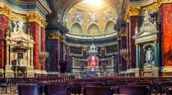 A földi mennyországba vezetnek Magyarország varázslatos templomai