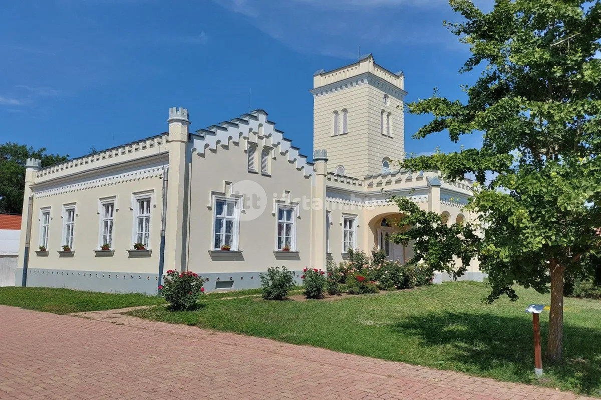 7 varázslatos kastély Magyarországon, amitől elámulsz - Rhédey-kastély (Zsáka)/ Fotó: ittjartam.hu