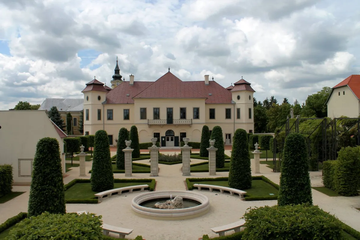 7 varázslatos kastély Magyarországon, amitől elámulsz - Fotó: Hajósi Barokk Kastély facebook oldala