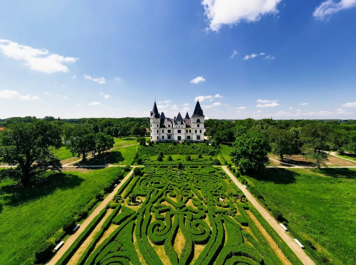7 varázslatos kastély Magyarországon, amitől elámulsz - Andrássy-kastély (Tiszadob)