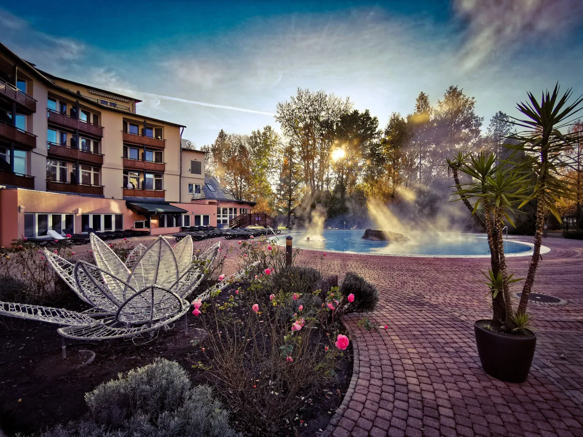 Magyarország legjobb kültéri medencés wellness-szállodái - Lotus Therme Hotel & Spa***** (Hévíz)