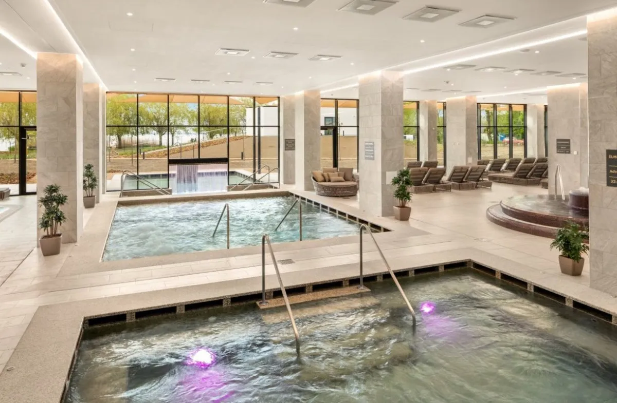 5+1 panorámás wellnesshotel, hogy egy medencében ázva élvezhessétek a tél szépségét - Sirius Hotel****sup (Keszthely)