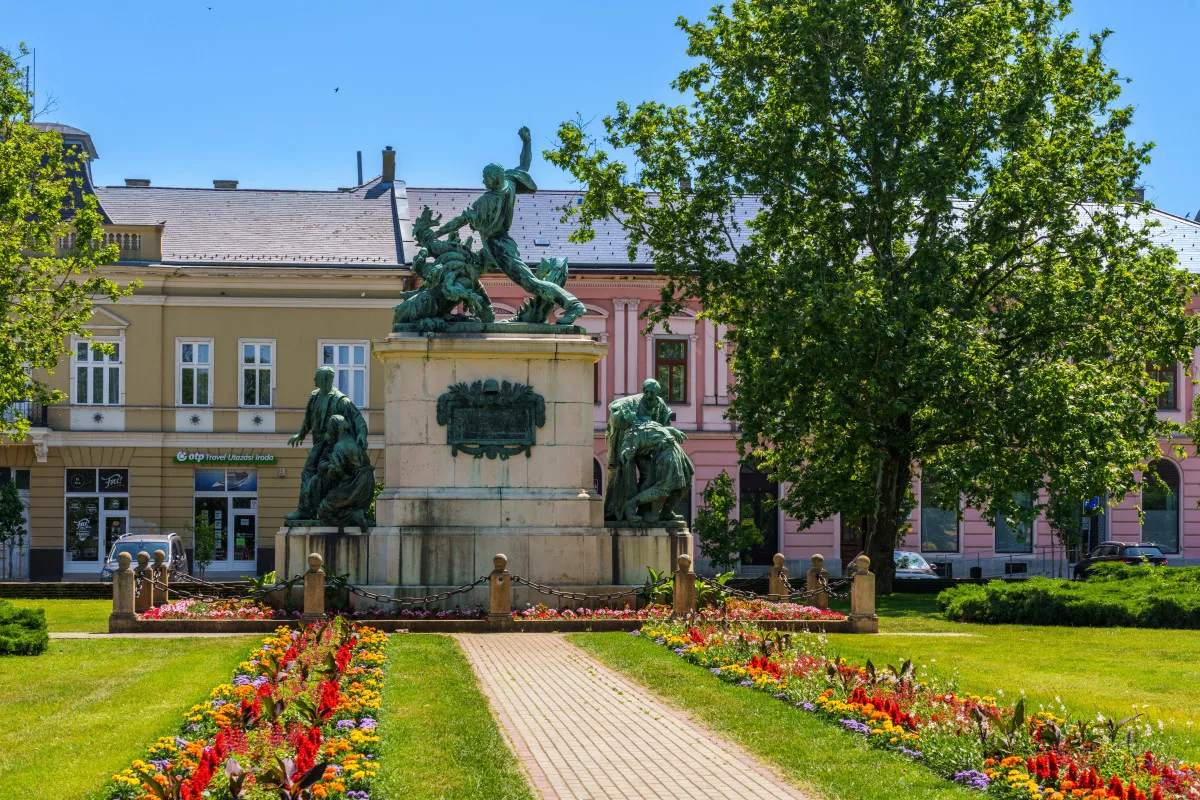 Nyíregyháza legendás látnivalói - Hősök szobra, Kisfaludy Stróbl Zsigmond I. világháborús emlékműve
