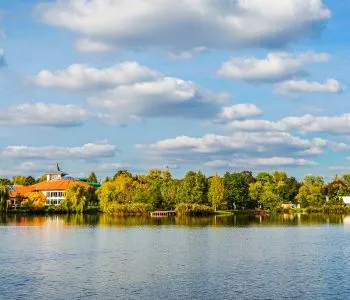 Cápaalagút, panorámás kilátótorony, mezítlábas túra − Nyíregyháza varázslatos látnivalói