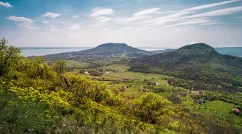 Mesélő tanúhegyek a Balaton-felvidéken – tavaszi panorámás túrák a legjobbakból