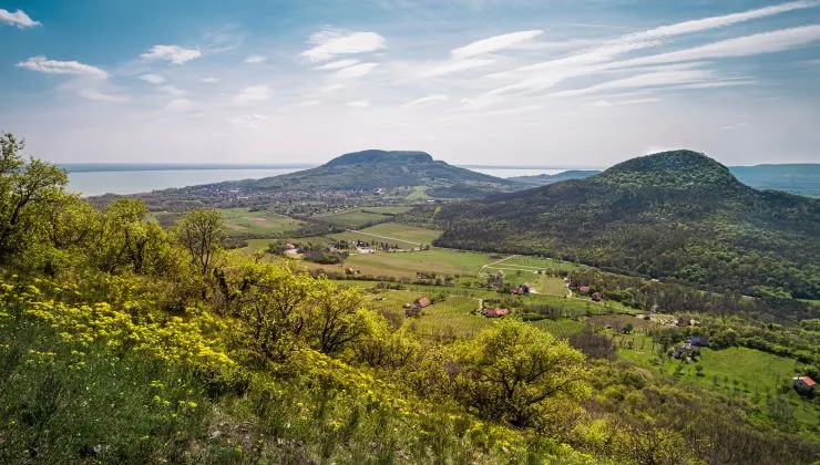 Mesélő tanúhegyek a Balaton-felvidéken – tavaszi panorámás túrák a legjobbakból