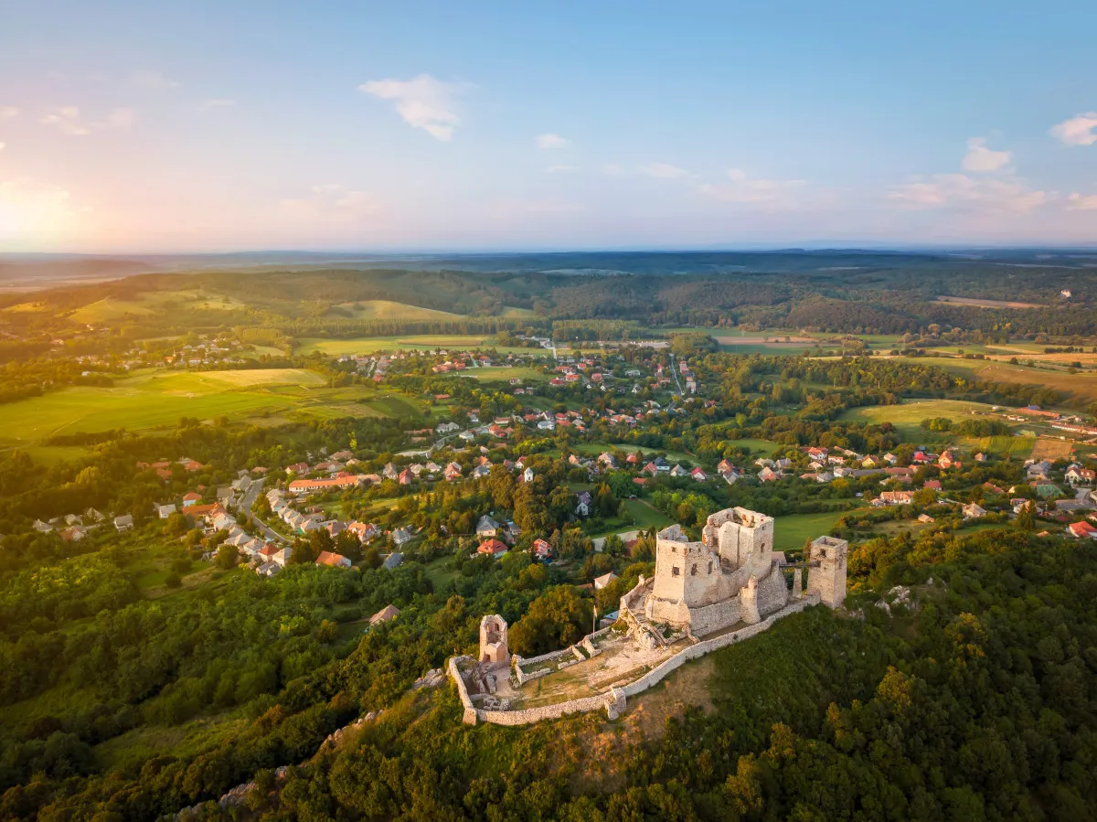Ide indulj tavasszal kirándulni - cseszneki vár