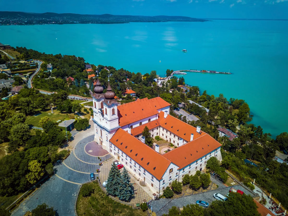 Barangolás Veszprém megyében - Tihanyi Bencés Apátság